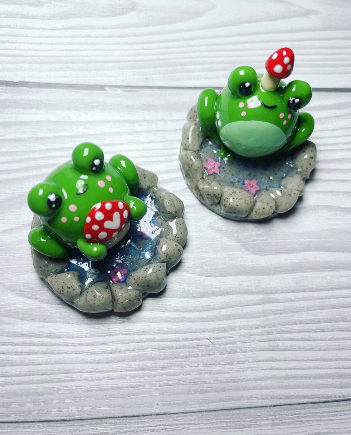 FROGGY MUSHROOM DESK BUDDY ORNAMENT