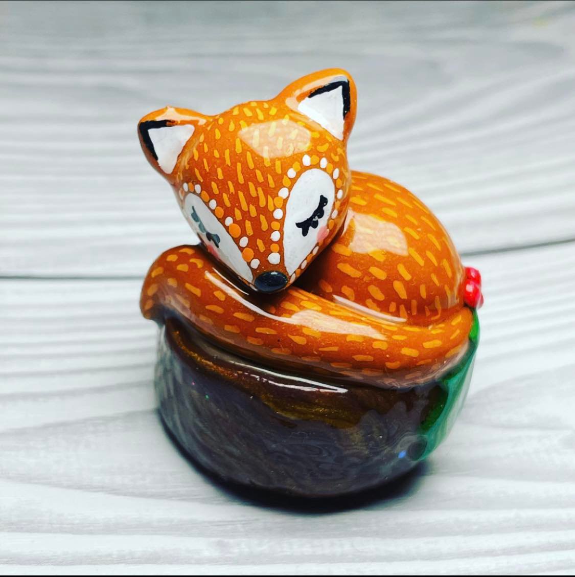 SLEEPY FOX DESK BUDDY ORNAMENT