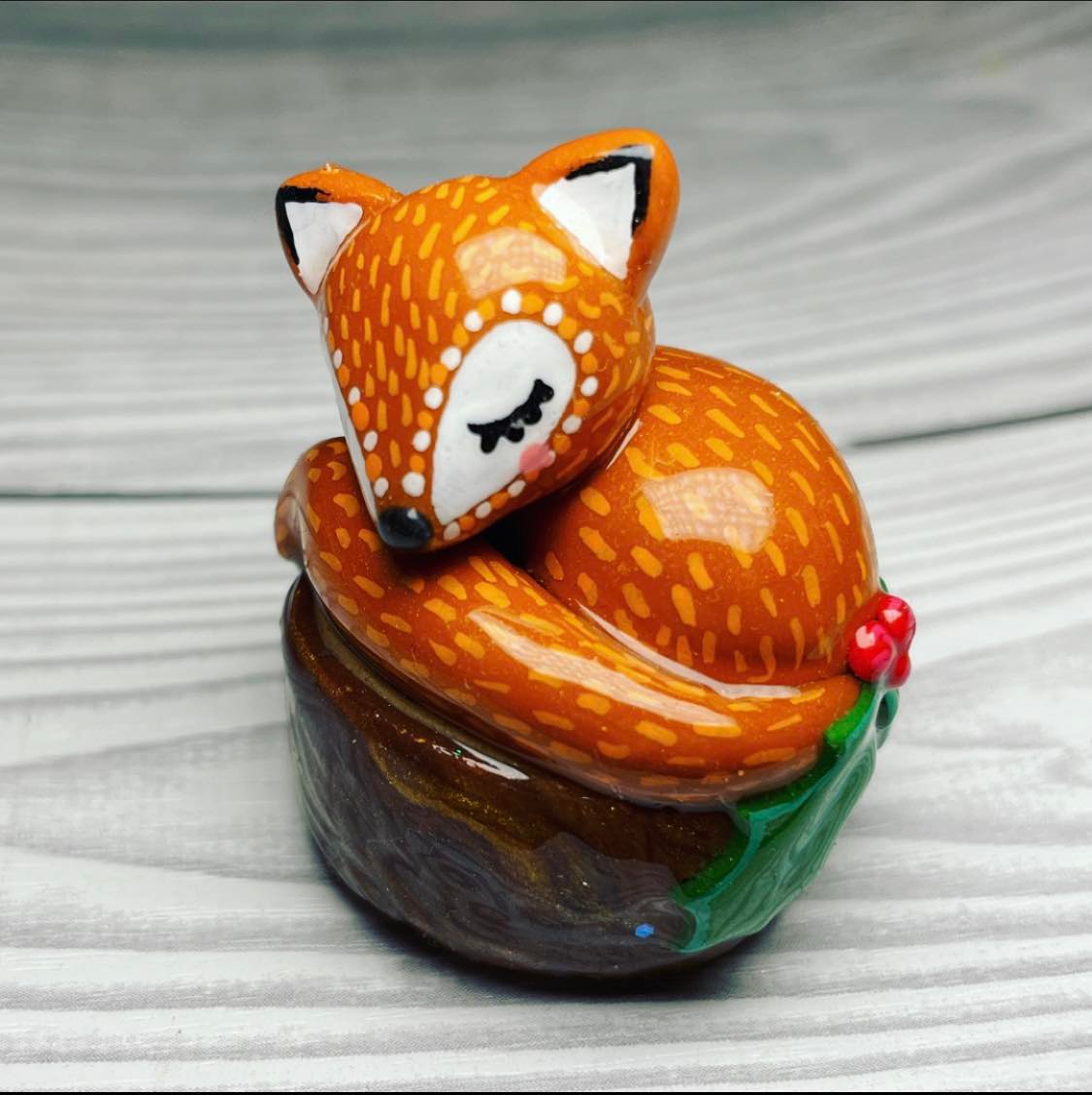 SLEEPY FOX DESK BUDDY ORNAMENT