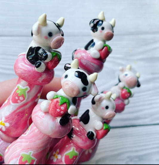 MADE TO ORDER Strawberry Cow Print Crochet Hook | Custom Crochet Hooks |  Polymer Clay Crochet Hooks | Cute Crochet Hook | Pink Crochet Hook
